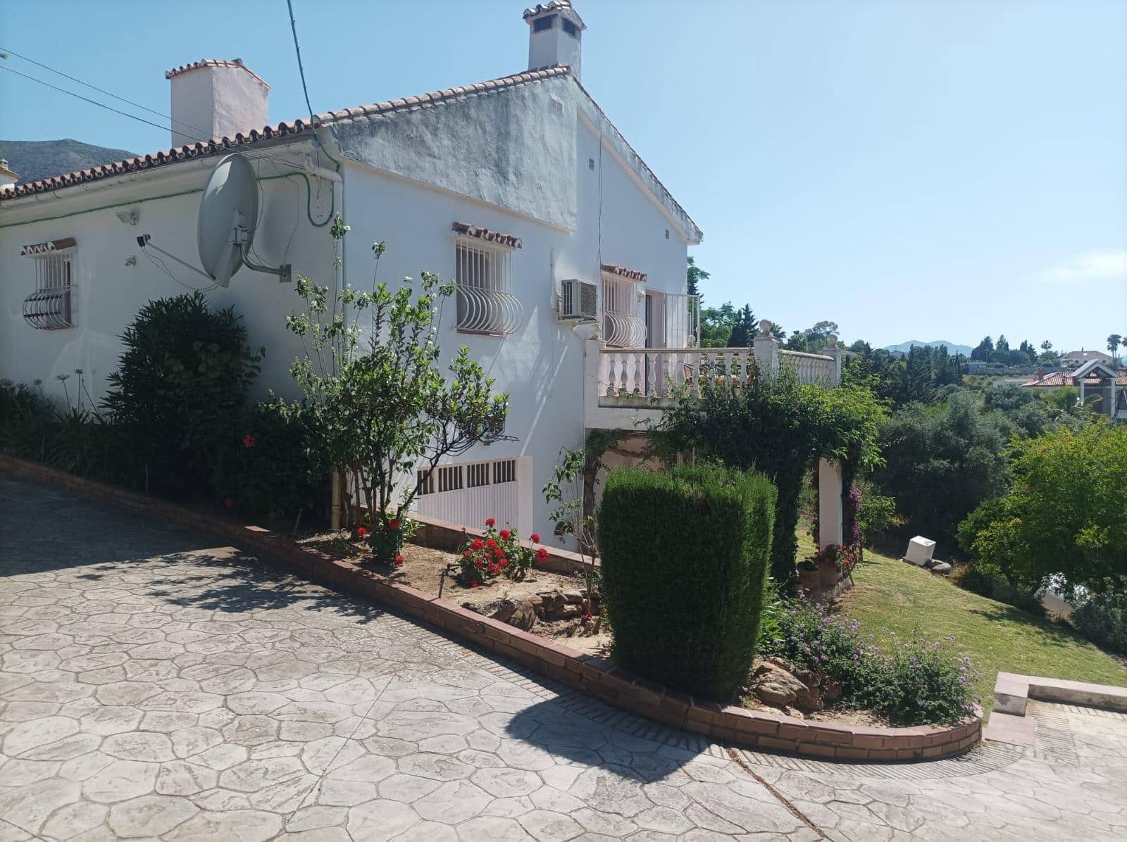 3 bedroom Villa for sale in Alhaurin el Grande with pool garage - € 549,000 (Ref: 9865210)