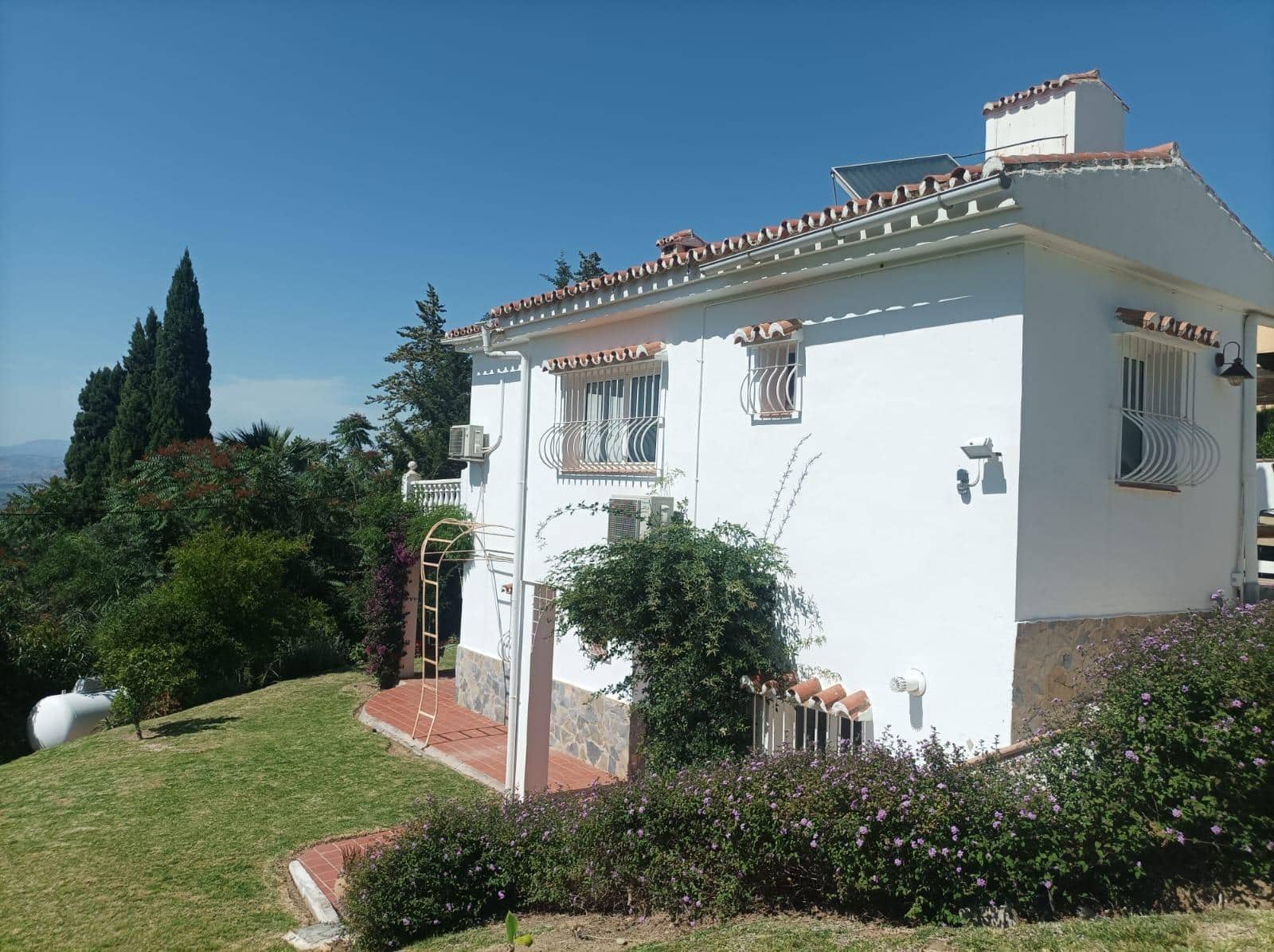 3 bedroom Villa for sale in Alhaurin el Grande with pool garage - € 549,000 (Ref: 9865210)