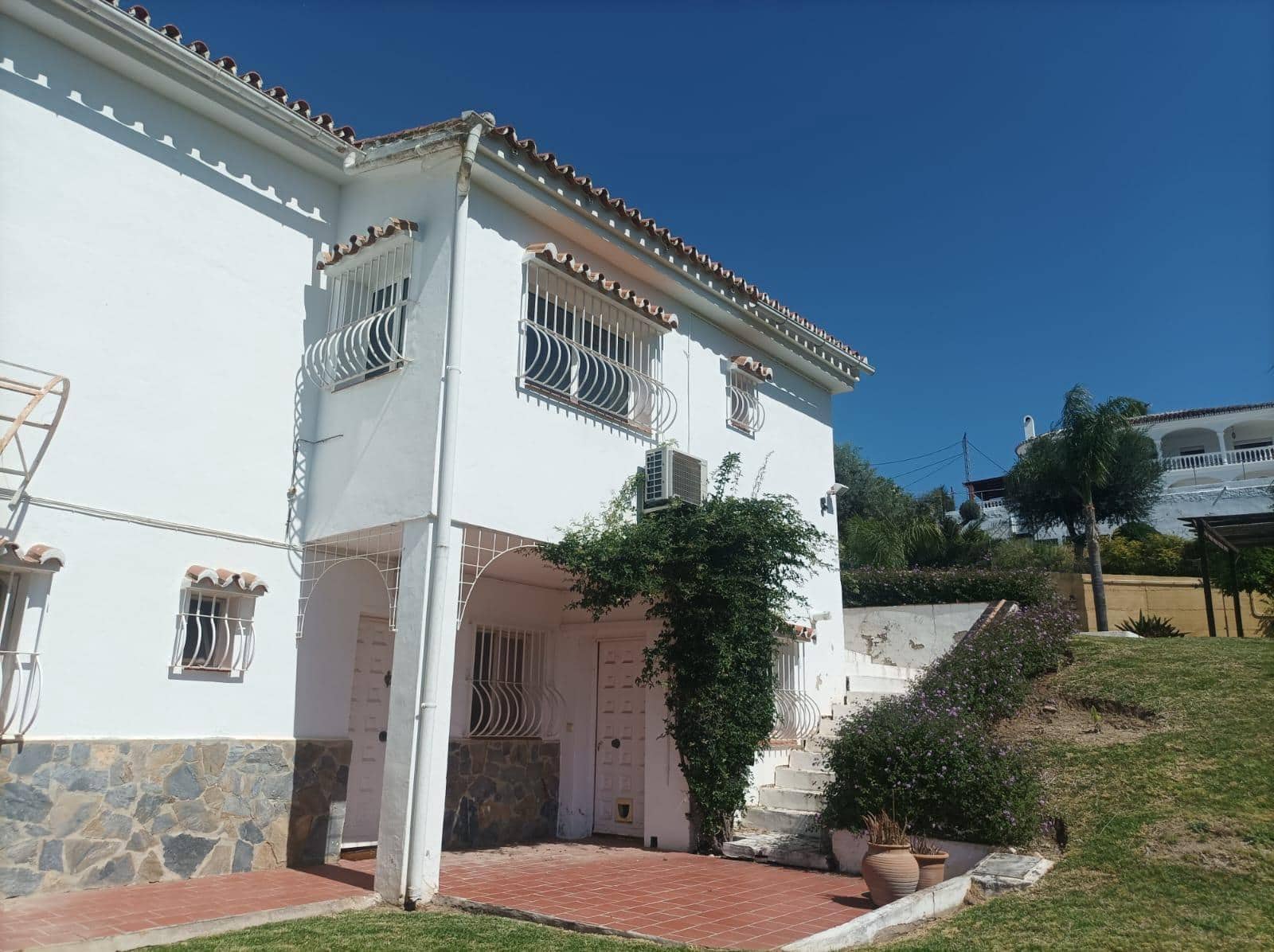 3 bedroom Villa for sale in Alhaurin el Grande with pool garage - € 549,000 (Ref: 9865210)
