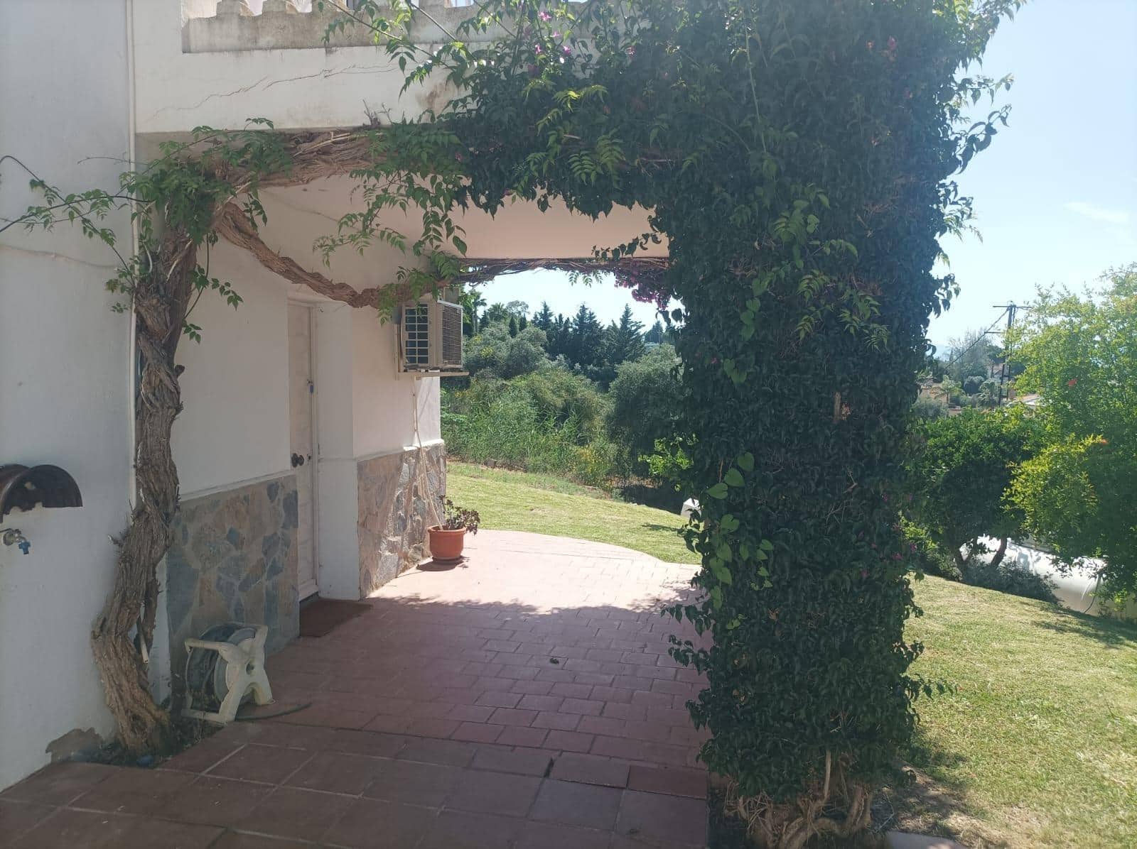 3 bedroom Villa for sale in Alhaurin el Grande with pool garage - € 549,000 (Ref: 9865210)
