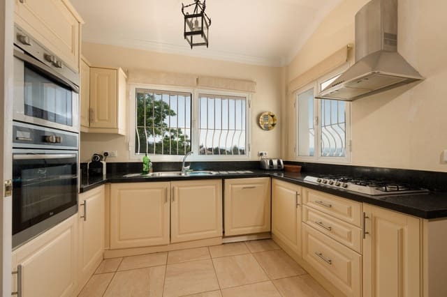 3 slaapkamer Villa te koop in Alhaurín el Grande met zwembad garage - € 549.000 (Ref: 9865210)