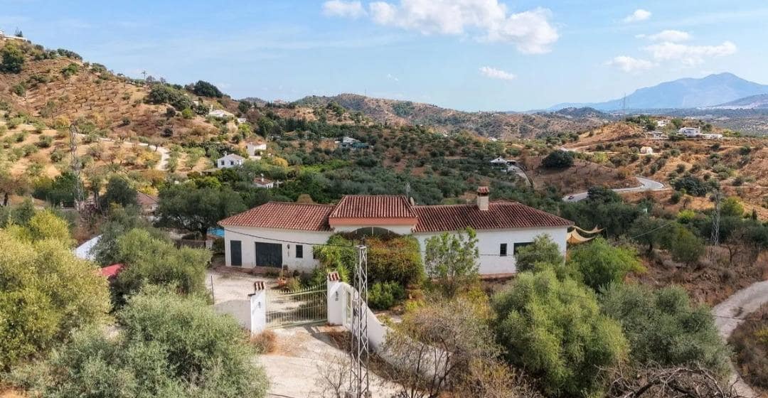 3 bedroom Finca/Country House for sale in Monda with pool garage - € 478,000 (Ref: 9888123)