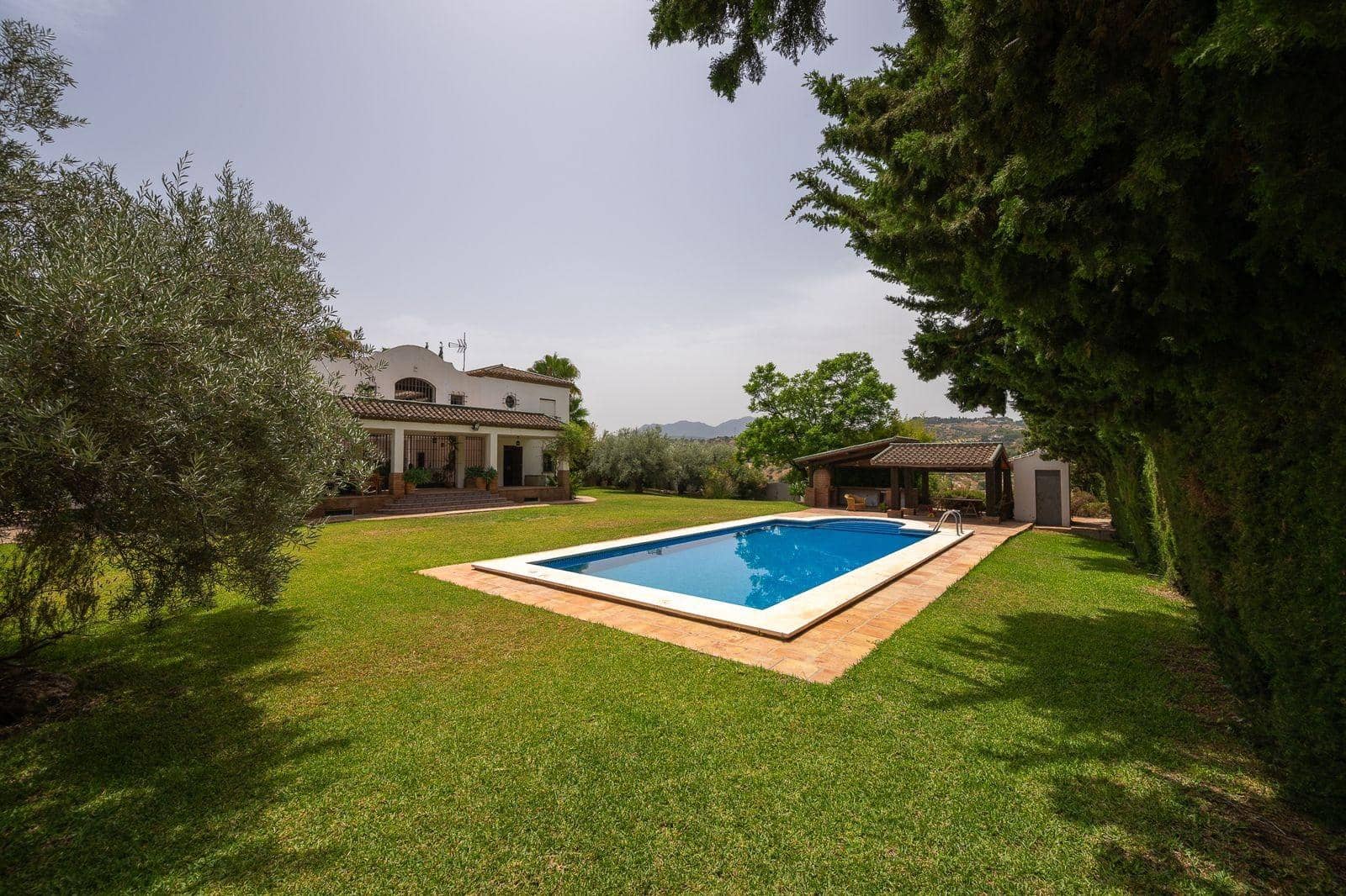Chalet de 6 habitaciones en Alhaurín el Grande en venta con piscina garaje - 1.500.000 € (Ref: 9990735)