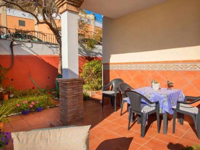 4 bedroom Villa for holiday rental in Torrox with pool - € 2,600 (Ref: 8124786)