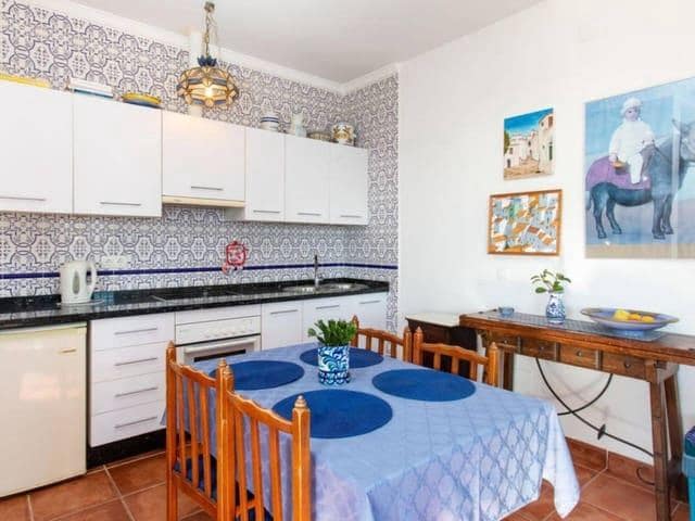 4 bedroom Villa for holiday rental in Torrox with pool - € 2,600 (Ref: 8124786)