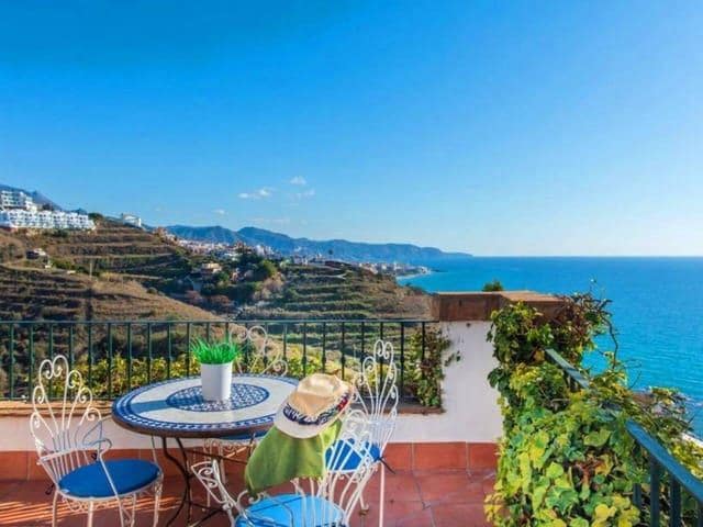 4 bedroom Villa for holiday rental in Torrox Pueblo, Torrox with pool - € 2,600 (Ref: 8124786)