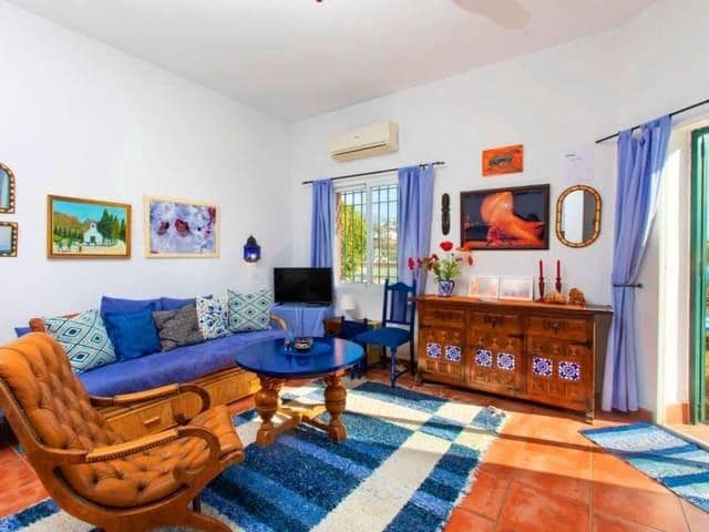 4 bedroom Villa for holiday rental in Torrox with pool - € 2,600 (Ref: 8124786)