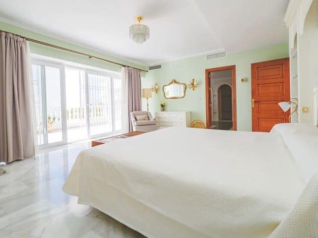 4 quarto Moradia para arrendamento para férias em Benalmadena Costa com piscina Garagem - 2 550 € (Ref: 8124787)