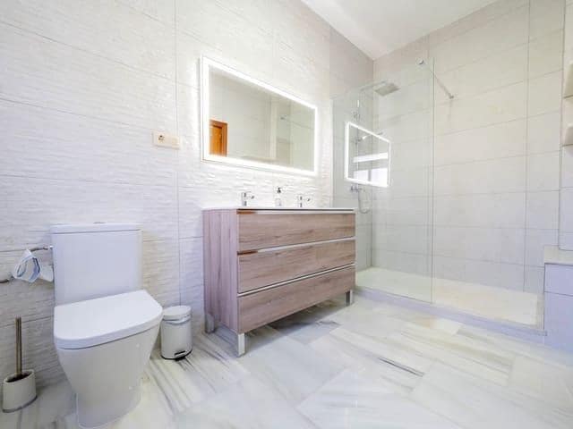 4 quarto Moradia para arrendamento para férias em Benalmadena Costa com piscina Garagem - 2 550 € (Ref: 8124787)