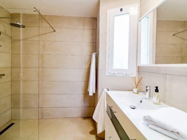 4 sypialnia Willa na kwatery wakacyjne w Marbella z basenem garażem - 3 850 € (Ref: 8124851)