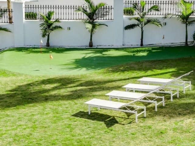 4 sypialnia Willa na kwatery wakacyjne w Rio Real - Los Monteros, Marbella z basenem garażem - 3 850 € (Ref: 8124851)