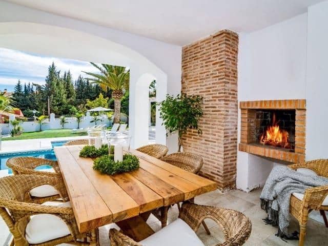 4 sypialnia Willa na kwatery wakacyjne w Rio Real - Los Monteros, Marbella z basenem garażem - 3 850 € (Ref: 8124851)