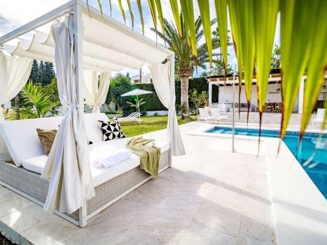 4 sypialnia Willa na kwatery wakacyjne w Rio Real - Los Monteros, Marbella z basenem garażem - 3 850 € (Ref: 8124851)