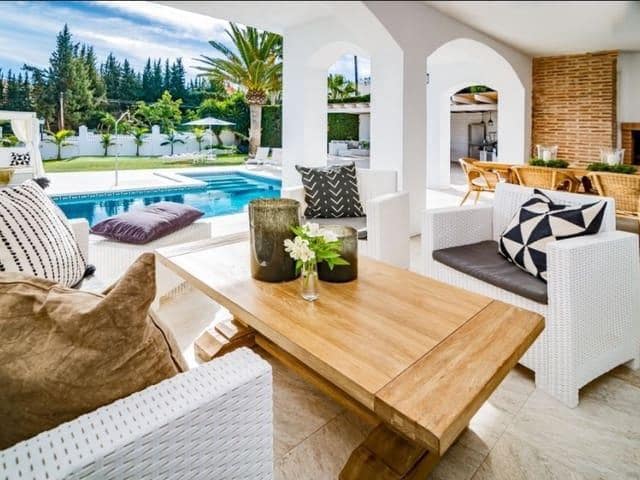 4 sypialnia Willa na kwatery wakacyjne w Rio Real - Los Monteros, Marbella z basenem garażem - 3 850 € (Ref: 8124851)