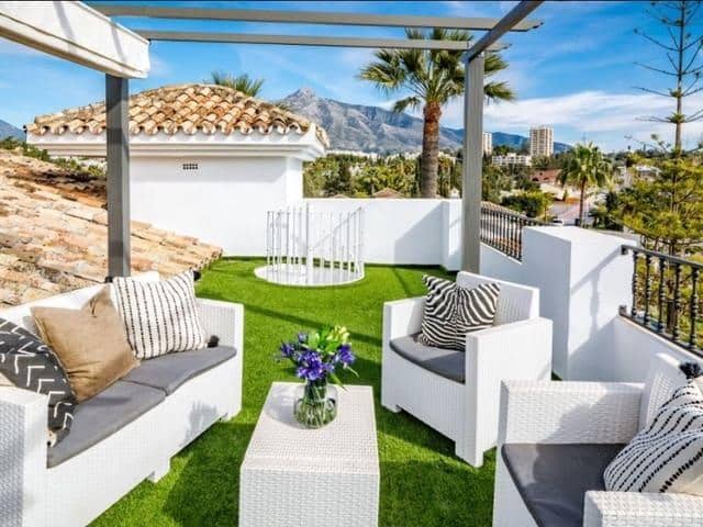 4 sypialnia Willa na kwatery wakacyjne w Rio Real - Los Monteros, Marbella z basenem garażem - 3 850 € (Ref: 8124851)