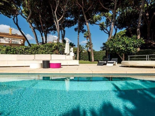   4 soveværelse   ferieVilla i Playa Bajadilla - Puertos, Marbella med   swimmingpool  garage  - € 3.400 (Ref: 8124852)