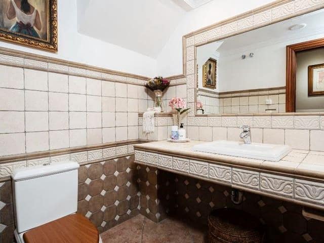   4 soveværelse   ferieVilla i Marbella   med   swimmingpool  garage  - € 3.400 (Ref: 8124852)