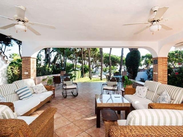   4 soveværelse   ferieVilla i Playa Bajadilla - Puertos, Marbella med   swimmingpool  garage  - € 3.400 (Ref: 8124852)