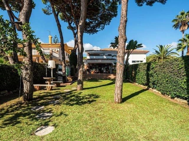   4 soveværelse   ferieVilla i Playa Bajadilla - Puertos, Marbella med   swimmingpool  garage  - € 3.400 (Ref: 8124852)