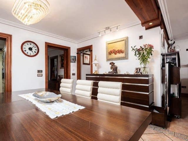   4 soveværelse   ferieVilla i Marbella   med   swimmingpool  garage  - € 3.400 (Ref: 8124852)