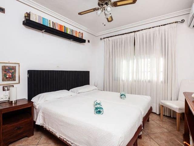   4 soveværelse   ferieVilla i Marbella   med   swimmingpool  garage  - € 3.400 (Ref: 8124852)