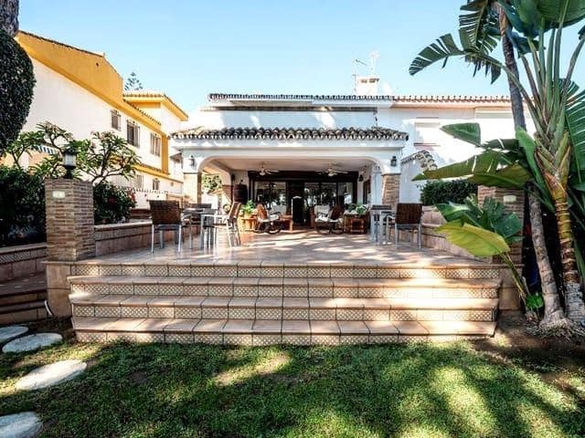   4 soveværelse   ferieVilla i Playa Bajadilla - Puertos, Marbella med   swimmingpool  garage  - € 3.400 (Ref: 8124852)