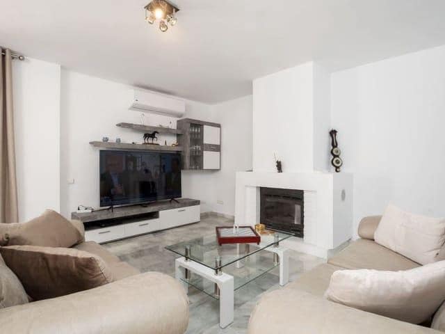 4 camera da letto Villa da affitare come casa vacanza in New Golden Mile con piscina garage - 1.920 € (Rif: 8124872)