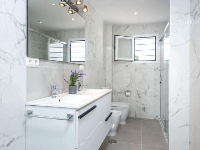 4 camera da letto Villa da affitare come casa vacanza in New Golden Mile con piscina garage - 1.920 € (Rif: 8124872)