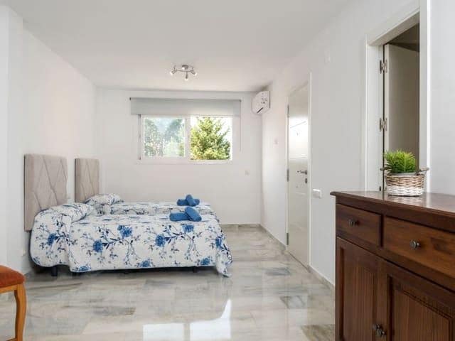 4 camera da letto Villa da affitare come casa vacanza in New Golden Mile con piscina garage - 1.920 € (Rif: 8124872)