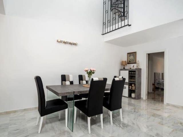 4 camera da letto Villa da affitare come casa vacanza in New Golden Mile con piscina garage - 1.920 € (Rif: 8124872)