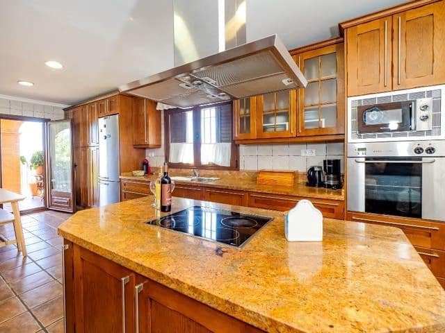 5 makuuhuone Huvila lomavuokrausta paikassa Benalmadena Costa mukana uima-altaan 
autotalli - 2 000 € (Ref: 8124916)