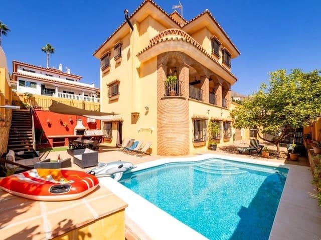 5 sovrum Villa för semesterbostäder i Benalmadena Costa, Benalmádena med pool garage - 2 000 € (Ref: 8124916)