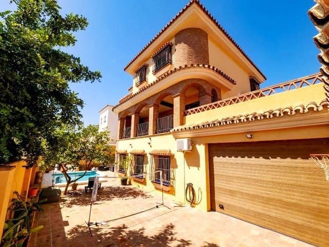 5 sovrum Villa för semesterbostäder i Benalmadena Costa, Benalmádena med pool garage - 2 000 € (Ref: 8124916)