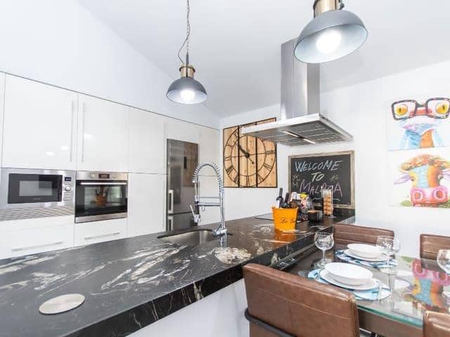   3 soveværelse   ferieVilla i Churriana   med   swimmingpool  garage  - € 1.915 (Ref: 8124918)