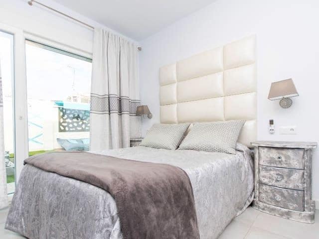   3 soveværelse   ferieVilla i Churriana   med   swimmingpool  garage  - € 1.915 (Ref: 8124918)