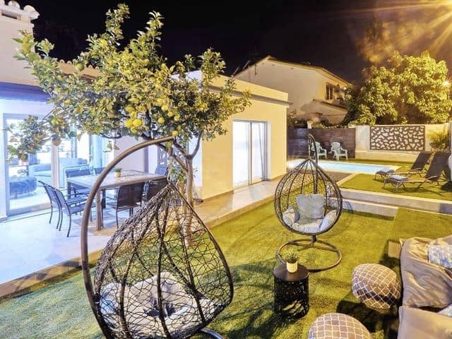   3 soveværelse   ferieVilla i Churriana   med   swimmingpool  garage  - € 1.915 (Ref: 8124918)