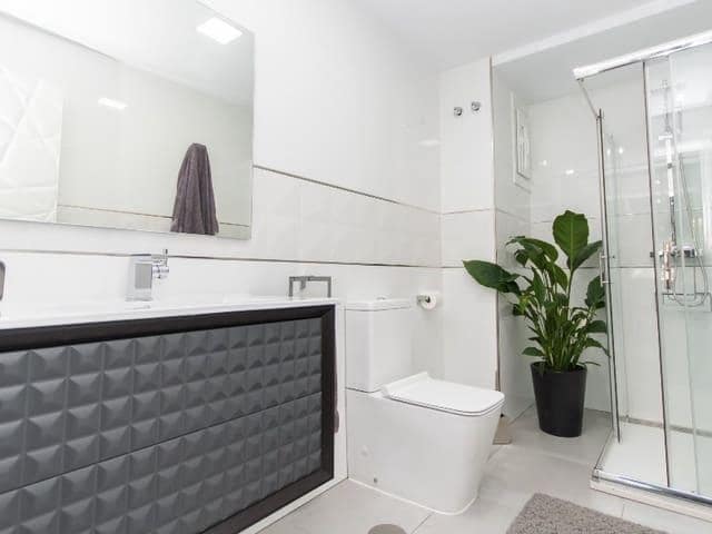   3 soveværelse   ferieVilla i Churriana   med   swimmingpool  garage  - € 1.915 (Ref: 8124918)