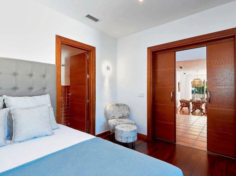 6 camera da letto Villa da affitare come casa vacanza in New Golden Mile con piscina garage - 3.460 € (Rif: 8217187)