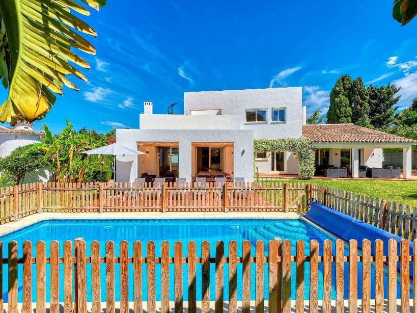 6 camera da letto Villa da affitare come casa vacanza in New Golden Mile con piscina garage - 3.460 € (Rif: 8217187)