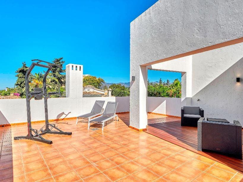 6 camera da letto Villa da affitare come casa vacanza in New Golden Mile con piscina garage - 3.460 € (Rif: 8217187)