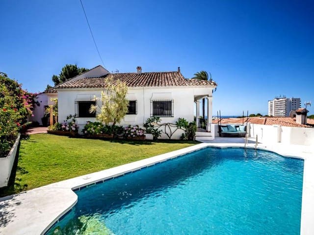   4 soveværelse   ferieVilla i Nueva Andalucia, Marbella med   swimmingpool  garage  - € 2.100 (Ref: 8217192)