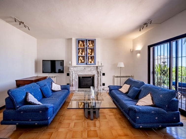   4 soveværelse   ferieVilla i Nueva Andalucia   med   swimmingpool  garage  - € 2.100 (Ref: 8217192)