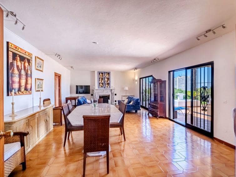   4 soveværelse   ferieVilla i Nueva Andalucia   med   swimmingpool  garage  - € 2.100 (Ref: 8217192)