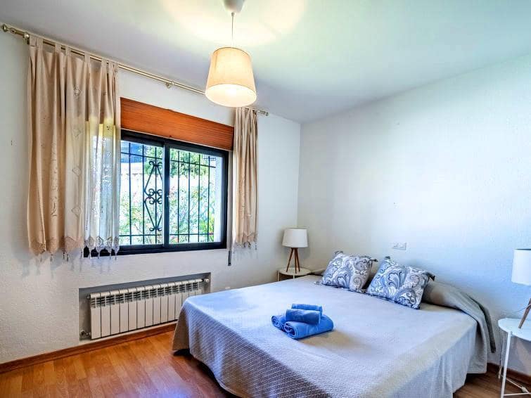   4 soveværelse   ferieVilla i Nueva Andalucia   med   swimmingpool  garage  - € 2.100 (Ref: 8217192)