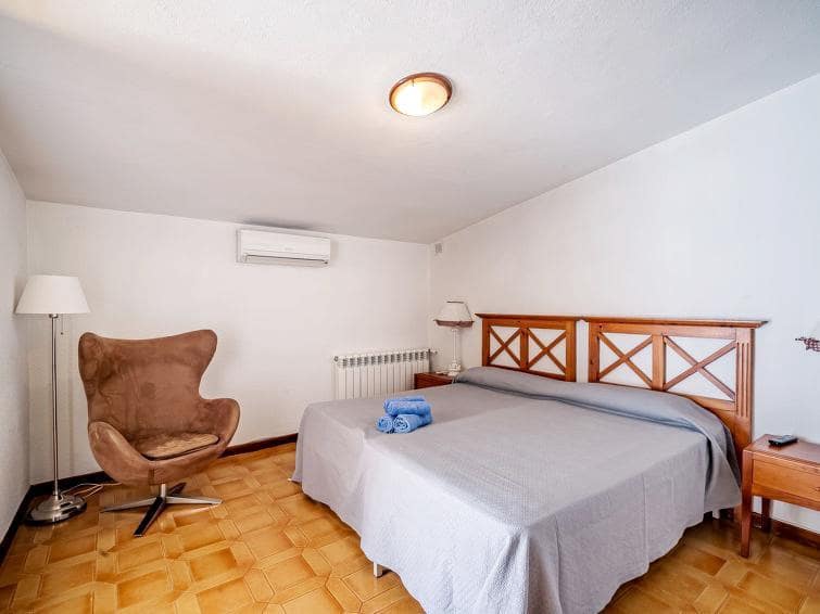   4 soveværelse   ferieVilla i Nueva Andalucia   med   swimmingpool  garage  - € 2.100 (Ref: 8217192)