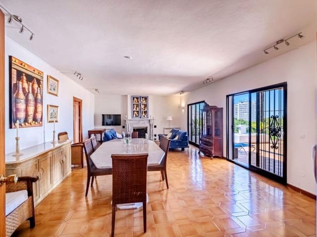   4 soveværelse   ferieVilla i Nueva Andalucia, Marbella med   swimmingpool  garage  - € 2.100 (Ref: 8217192)