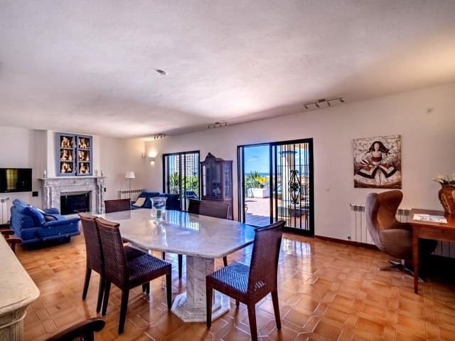   4 soveværelse   ferieVilla i Nueva Andalucia, Marbella med   swimmingpool  garage  - € 2.100 (Ref: 8217192)