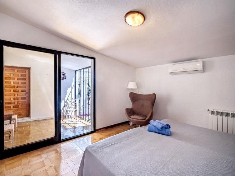   4 soveværelse   ferieVilla i Nueva Andalucia   med   swimmingpool  garage  - € 2.100 (Ref: 8217192)