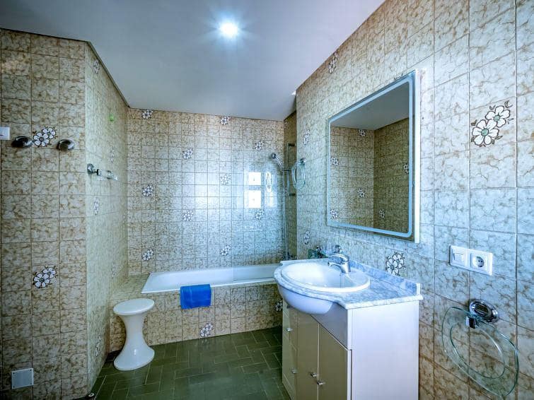   4 soveværelse   ferieVilla i Nueva Andalucia   med   swimmingpool  garage  - € 2.100 (Ref: 8217192)