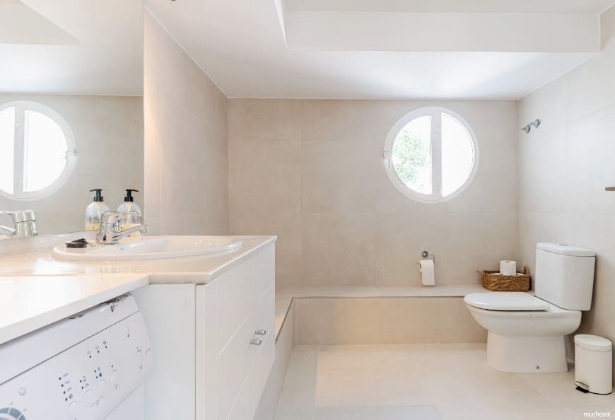 5 slaapkamer Villa voor vakantieverhuur in Marbella met zwembad garage - € 3.445 (Ref: 8217196)